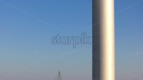 Video Aerial drone view of CopenHill artificial ski slope on the roof of an energy plant - Starpik