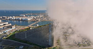 Video Aerial drone view of CopenHill artificial ski slope on the roof of an energy plant - Starpik