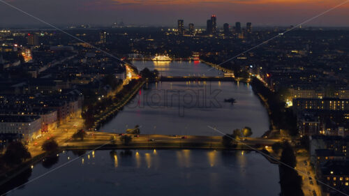 Video Aerial drone view of Knippel bascule bridge in Copenhagen, Denmark at night - Starpik