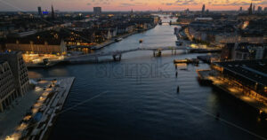 Video Aerial drone view of Knippel bascule bridge in Copenhagen, Denmark at night - Starpik