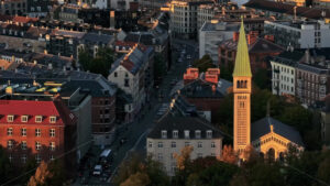 Video Aerial drone view of Vesterbro district in Copenhagen, Denmark at sunset - Starpik