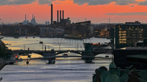 Video Aerial drone view of people moving on the Quay Bridge across the port of Copenhagen, Denmark in the evening - Starpik