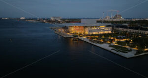 Video Aerial drone view of the Copenhagen Opera House in Denmark at night - Starpik