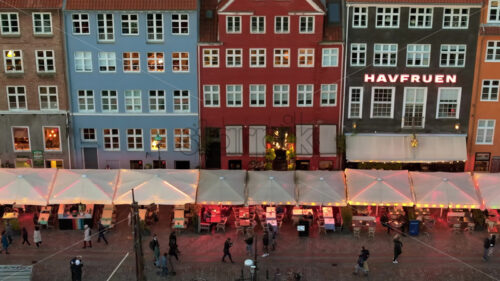 Video Aerial drone view of the Nyhavn waterfront, canal and entertainment district in Copenhagen, Denmark in the evening - Starpik