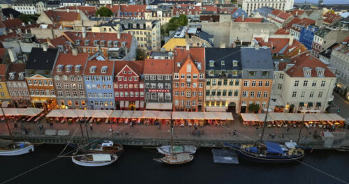 Video Aerial drone view of the Nyhavn waterfront, canal and entertainment district in Copenhagen, Denmark in the evening - Starpik