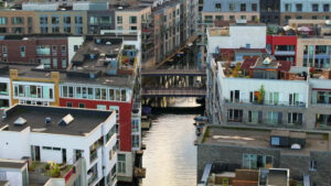 Video Aerial drone view of the Teglholmen peninsula in the South Harbour of Copenhagen, Denmark - Starpik