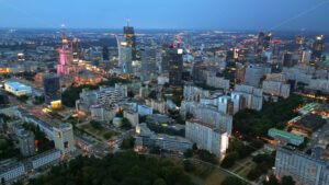 VIDEO – Aerial drone view of Warsaw, Poland on the River Vistula in the evening - Starpik