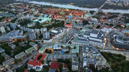 VIDEO Aerial drone view of Warsaw, Poland on the River Vistula in the evening - Starpik