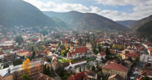 Video Aerial drone view of the city center of Brasov in south-eastern Transylvania, Romania surrounded by mountains - Starpik