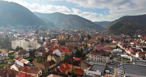 Video Aerial drone view of the city center of Brasov in south-eastern Transylvania, Romania surrounded by mountains - Starpik