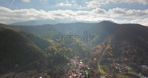 Video Aerial drone view of the city of Brasov in south-eastern Transylvania, Romania surrounded by mountains - Starpik