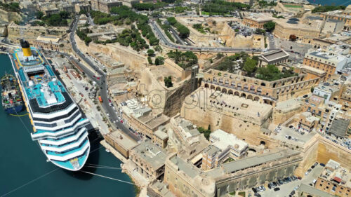 Video Aerial drone view of the walled city of Valletta, Malta, surrounded by the Mediterranean sea in daylight - Starpik