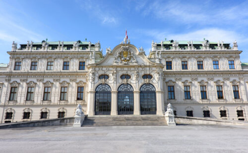 AUSTRIA, VIENNA – MAY 14, 2016: Photo front view on upper belvedere palace - Starpik