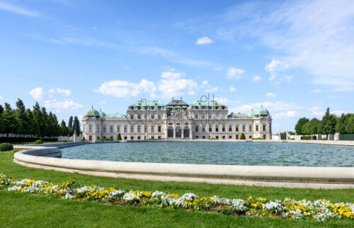 AUSTRIA, VIENNA – MAY 14, 2016: Photo front view on upper belvedere palace and garden with statue - Starpik