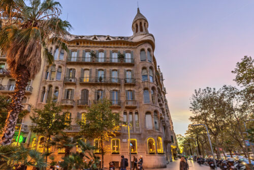 BARCELONA, SPAIN – NOVEMBER 10, 2016: Architecture, detail facade building Casa Sayrach, modernist building by Manuel Sayrach. Eixample district at sunset - Starpik