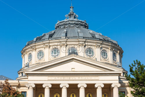 BUCHAREST, ROMANIA – AUGUST 19, 2019: Top facade of Romanian Athenaeum from the bottom view. Sunny day - Starpik