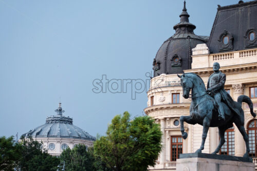 Calea victoriei square with buildings in bucharest, romania - Starpik