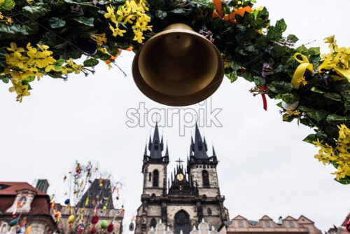 Church of Our Lady before Tyn and colorful spring flowers arch. Cloudy and dramatic sky on background. Prague, Czech Republic - Starpik