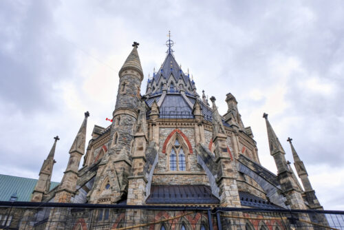 Close-up shot of the Library of Parliament in Ottawa with gray and cloudy sky in the background - Starpik