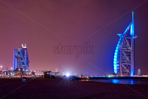 DUBAI, UNITED ARAB EMIRATES – FEBRUARY 23, 2019: Burj Al Arab with colorful lights at night - Starpik