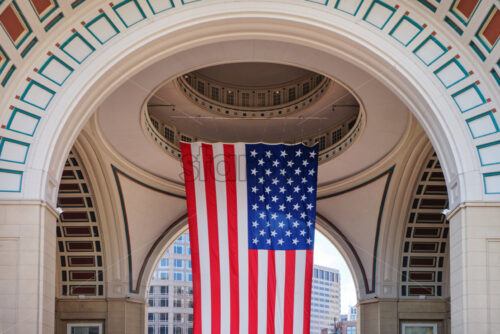 Horizontal shot of the huge US flag located inside the Rowes Wharf in Boston - Starpik