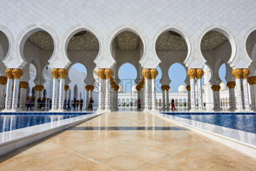 Jumeirah Mosque at daylight. Dubai, United Arab Emirates - Starpik