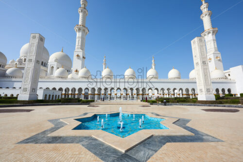 Jumeirah Mosque at daylight. Dubai, United Arab Emirates - Starpik