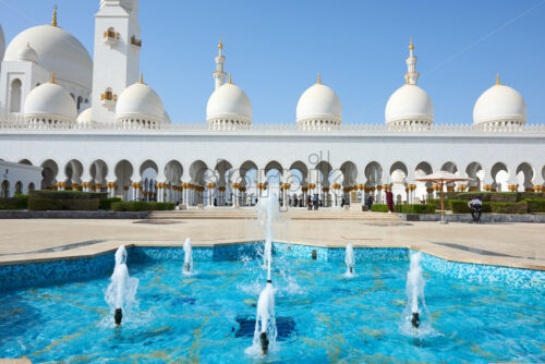 Jumeirah Mosque at daylight. Dubai, United Arab Emirates - Starpik