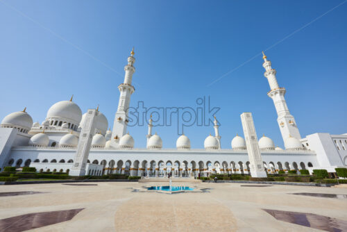 Jumeirah Mosque at daylight. Dubai, United Arab Emirates - Starpik