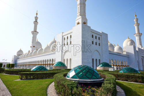 Jumeirah Mosque at daylight. Dubai, United Arab Emirates - Starpik