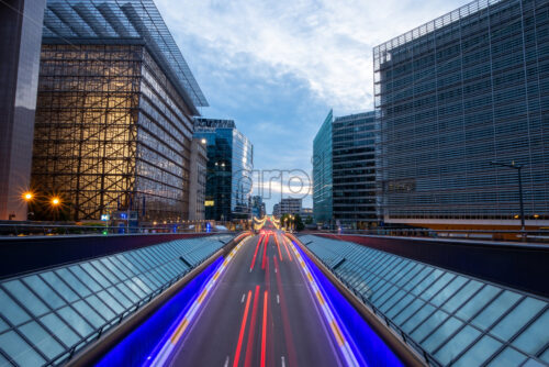 Long exposure shot from a bridge in Brussels. Traffic tunel and Europen headquarters in the foreground - Starpik