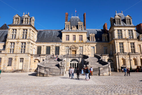 PARIS, FRANCE – SEPTEMBER 09, 2018: The Palace of Fontainebleau at daylight. People walking in front - Starpik