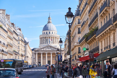 PARIS, FRANCE – SEPTEMBER 09, 2018: The Pantheon building at daylight. Cars and people on foreground - Starpik