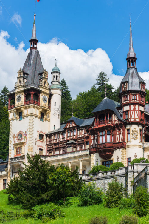 Peles Castle in sunlight in Sinaia. Bottom view. Blue sky with white clouds - Starpik