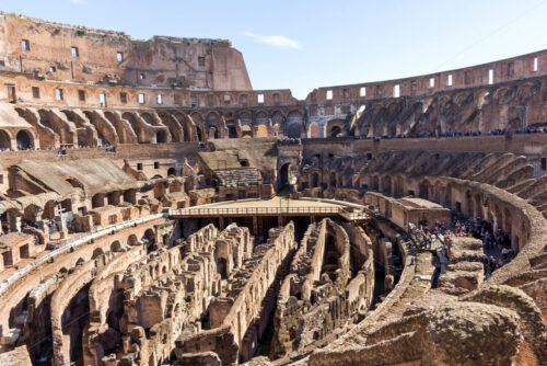 ROME, ITALY – OCTOBER 12, 2016: Photo of ruins of the colosseum - Starpik