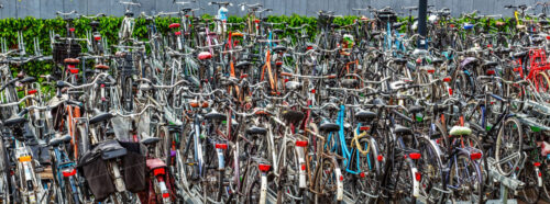 Seamless panoramic crowded bicycle park in the city - Starpik