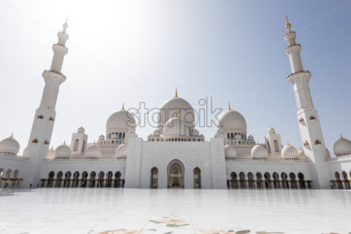 The famous Sheikh Zayed Grand Mosque from Abu Dhabi, United Arab Emirates. A unique toursitic atraction in UAE, that was inspired from middle East’s most beautiful mosques - Starpik