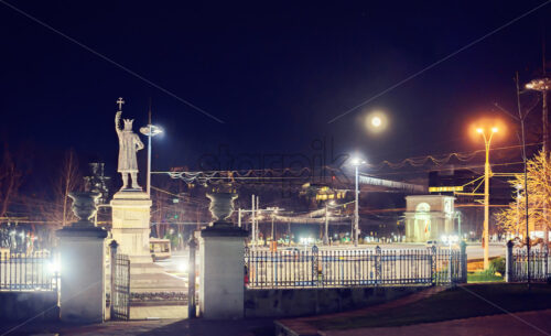 The monument to Stephen the Great on the background of night Chisinau city lights, Moldova - Starpik