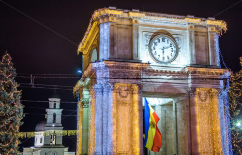 Triumphal arch on christmas night in Chisinau, Moldova - Starpik