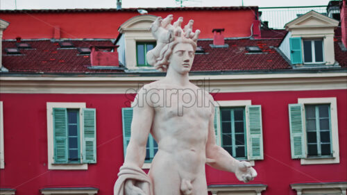 Video Apollo statue in the Fontaine du Soleil at Place Massena - Starpik