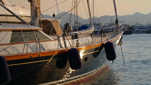 Video Boats docked in the Port de Cannes, France in daylight - Starpik Stock