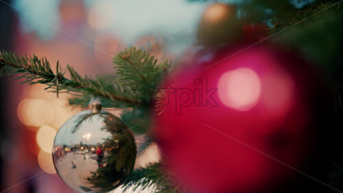 Video Close up of decorations on a Christmas tree in front of the Monte Carlo Casino in Monaco in the evening - Starpik Stock