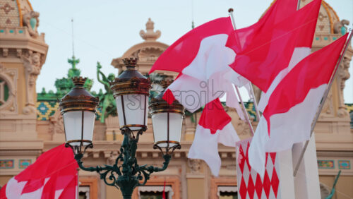 Video Monte Carlo, Monaco – October 24, 2024: The coat of arms of Monaco and multiple flags waving in front of the Monte Carlo Casino - Starpik Stock