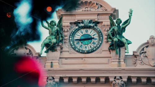 Video Monte Carlo , Monaco -December 23, 2024: Close up of decorations on a Christmas tree in front of the Monte Carlo Casino - Starpik Stock