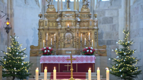 Video The altar inside the Saint Michael Cathedral in Alba Iulia, Romania decorated for Christmas - Starpik Stock