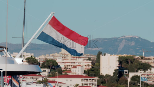 Video The flag of Netherlands waving on a boat docked in the Port Camille Rayon in Antibes, France - Starpik Stock