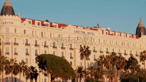 video Cannes, France – November 4, 2024: Distant view of the Carlton Hotel on the coast of the city - Starpik Stock