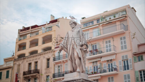 video Cannes, France – October 14, 2024: The Statue of Lord Brougham memorial in daylight - Starpik Stock