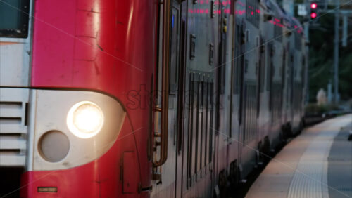 video Grasse, France – November 21, 2024: Red train slowly arriving at the station - Starpik Stock