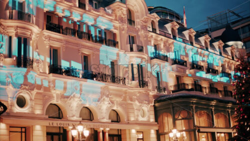 video Monte Carlo, Monaco – November 24, 2024: Colourful lights reflecting on the facade of the Monte Carlo Casino decorated for Christmas in the evening - Starpik Stock